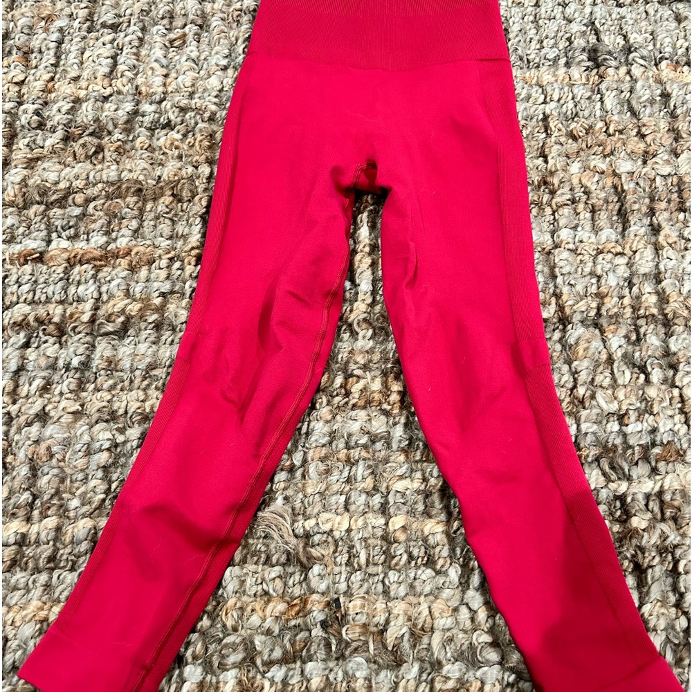 Like new Lululemon leggings.